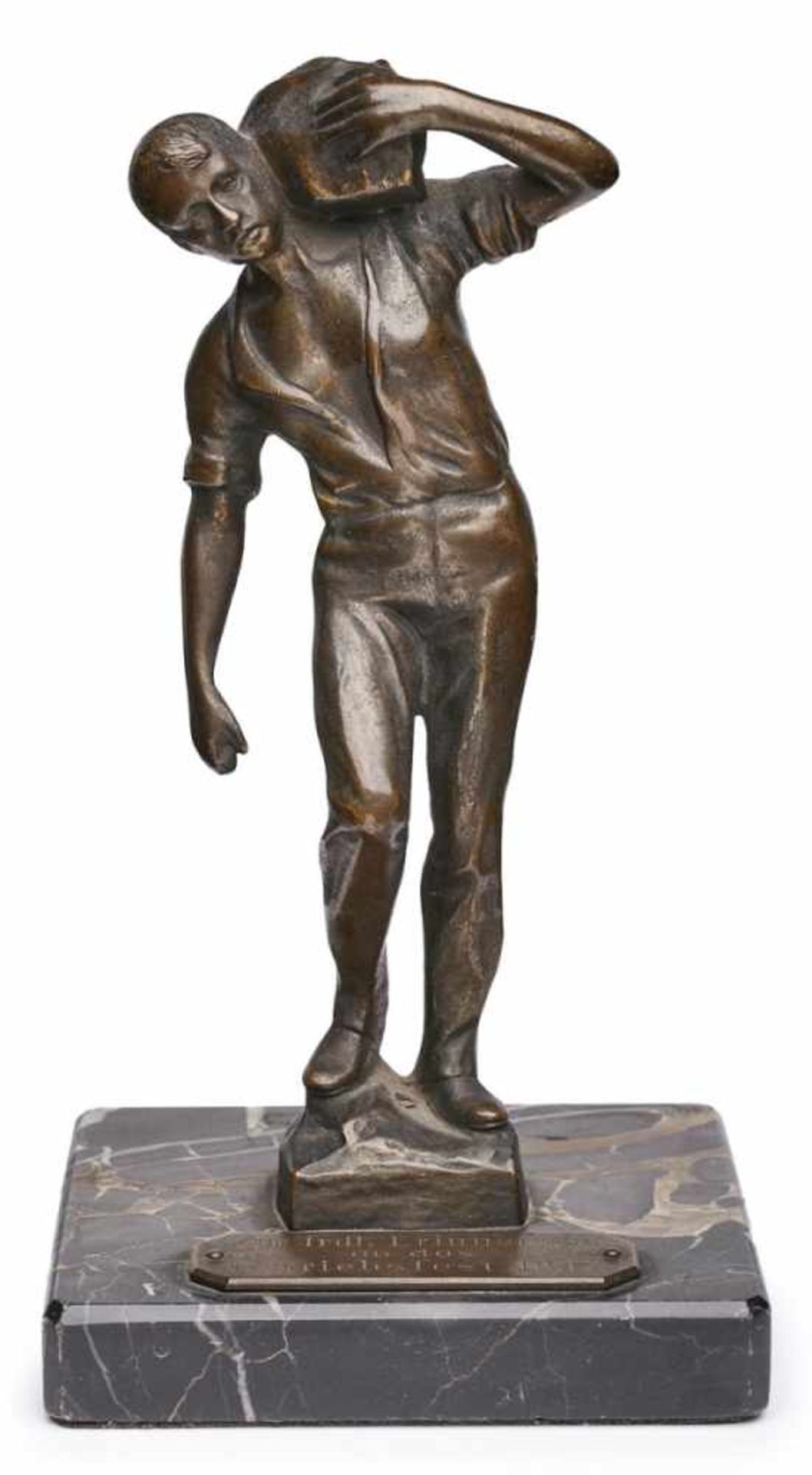 Kl. Bronze "Lastenträger" um 1937.Dunkelbraun patiniert. Stehende Figur auf naturalistisch