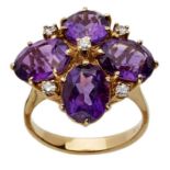 Damenring, 14 kt GG, besetzt mit 4 Amethysten im Ovalschliff und 5 Brillanten von je ca0,02 ct, D