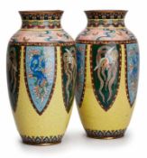 Paar Cloisonné-Vasen, Japan wohl um 1900.Schlanke Amphore m. farbigem Emaille-Dekor: Wandung