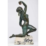 Bronze, Art-Deco, Affortunato Gory(Italien, 1895 - 1925) "Kniender Frauenakt". Grün patiniert. Figur