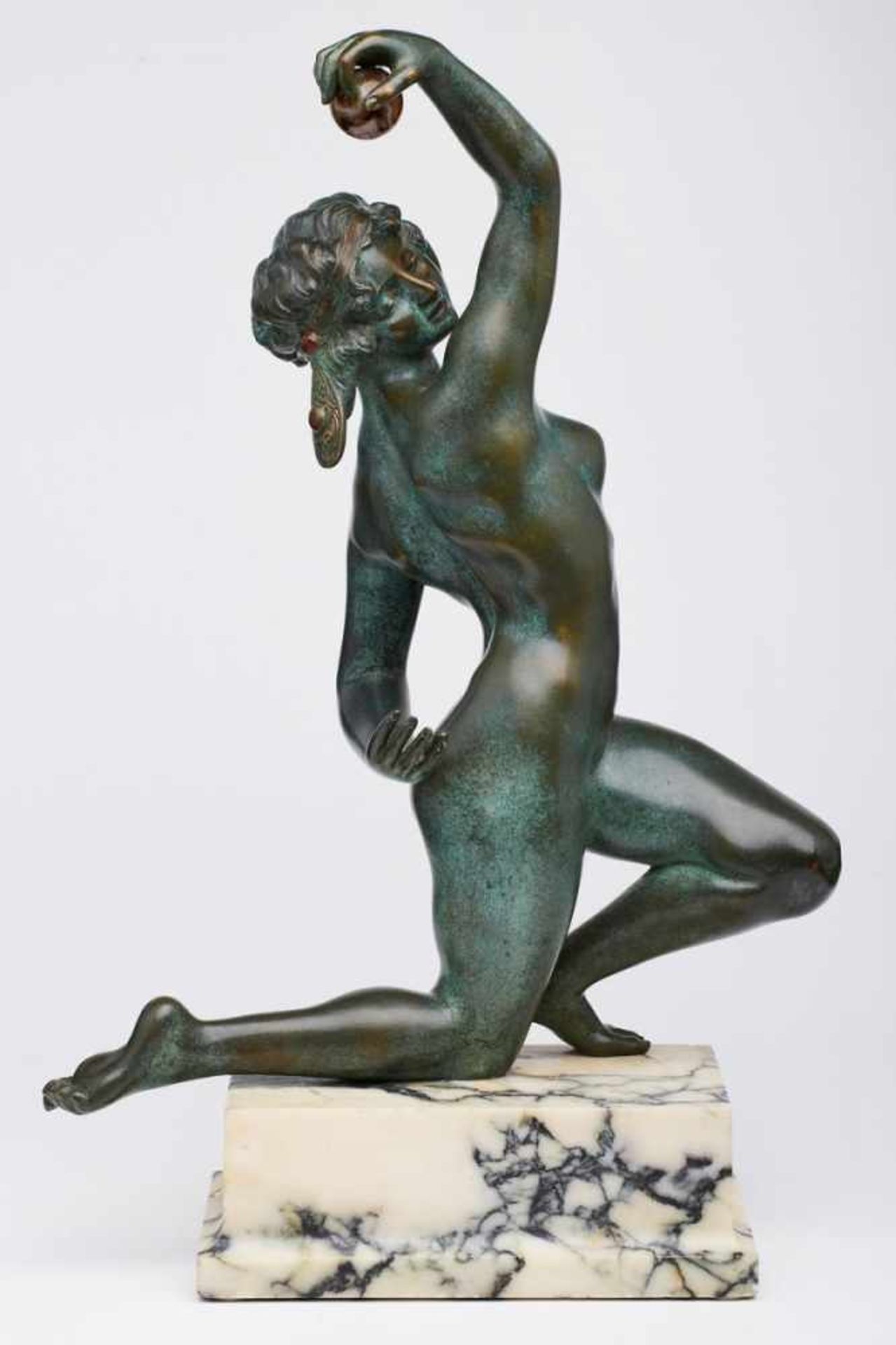Bronze, Art-Deco, Affortunato Gory(Italien, 1895 - 1925) "Kniender Frauenakt". Grün patiniert. Figur