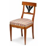 Biedermeier-Stuhl, süddt. um 1820.Esche furn. Rückenlehne m. breitem Schulterbrett u. ebonisierter