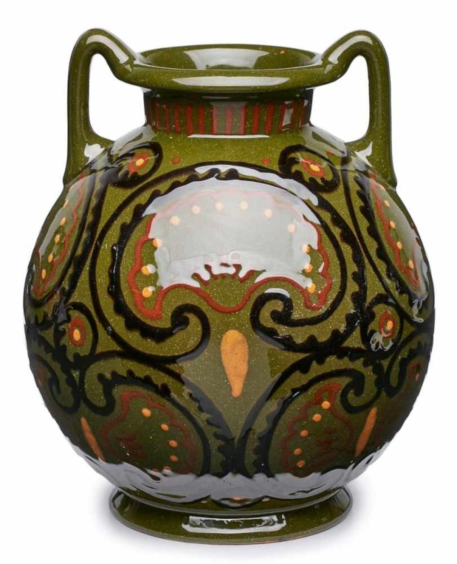Kugelige Vase mit Henkeln,Karlsruhe um 1910. Roter Scherben, grün glasiert u. rot/ orange/ schwarz