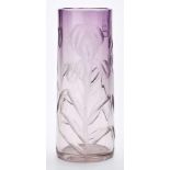 Gr. Vase mit Blütenschliff,Moser/ Karlsbad um 1920. Farbloses, im Verlauf violettes Glas. Hohe