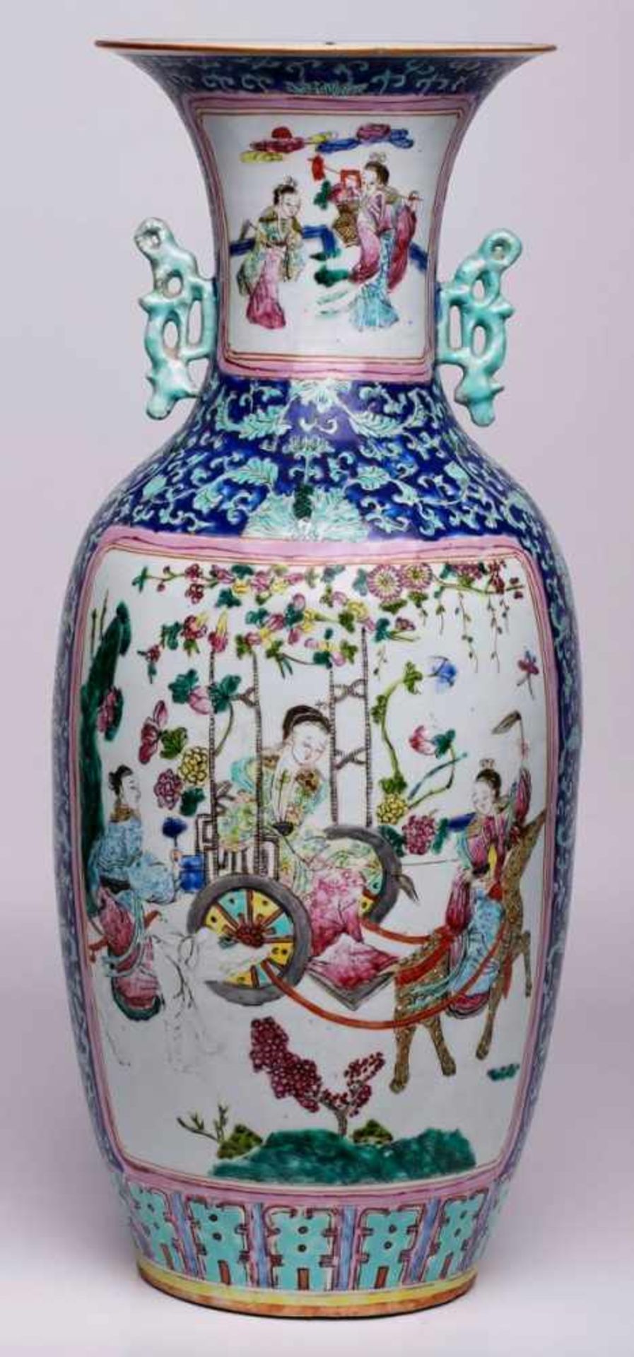 Gr. Vase, China, wohl Tung-Chih (1862-1875).Porzellan m. buntem Emaillefarbendekor. Schlanke Amphore - Bild 2 aus 2