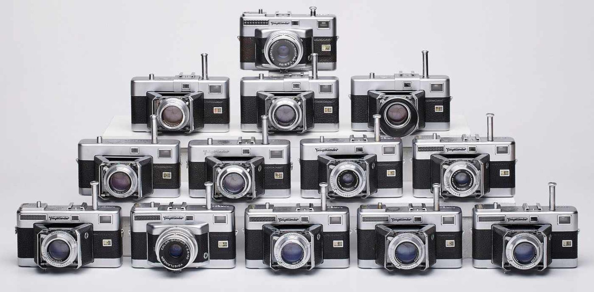 Konvolut von 13 Kameras, Modell "Vitessa",Voigtländer um 1960. Best. aus: 2 x "Vitessa T", 8x "