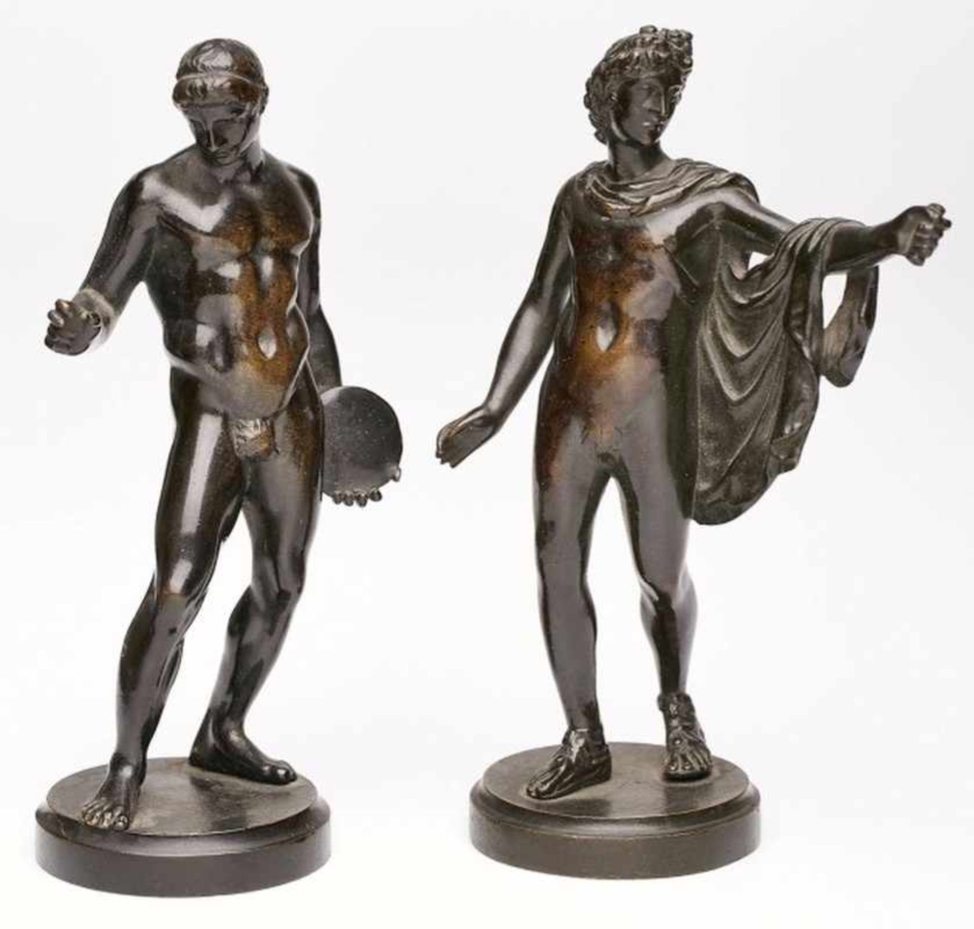 Zwei kl. Bronzen"Apollo" und "Diskuswerfer" nach antikem Vorbild, Anf. 20. Jh. Dunkelbraun