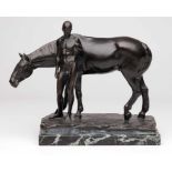 Bronze Ludwig Vordermayer(1868 München - 1933 Berlin) Rastender Speerträger mit Pferd, um 1910.