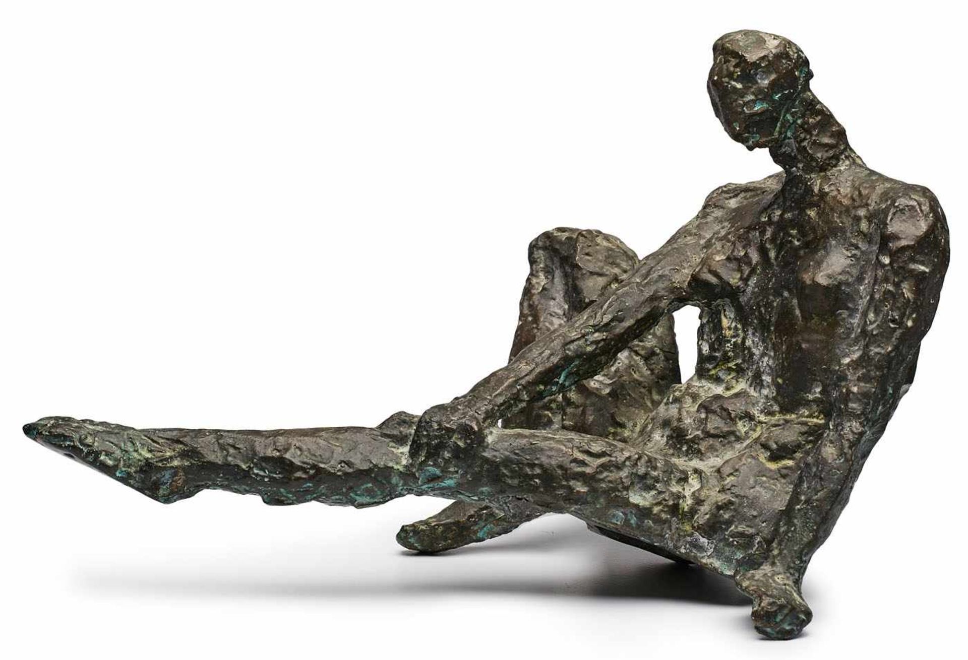 Bronze Sylvia Hagen(geb. 1947 in Treuenbrietzen) "Sitzende", wohl Ende 20. Jh. Dunkel patiniert. - Image 2 of 2