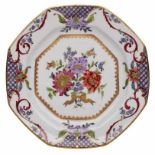Teller mit Blütendekor,Limoges wohl um 1900. 8-eckige, flache Form. Spiegel m. gr. farbigem