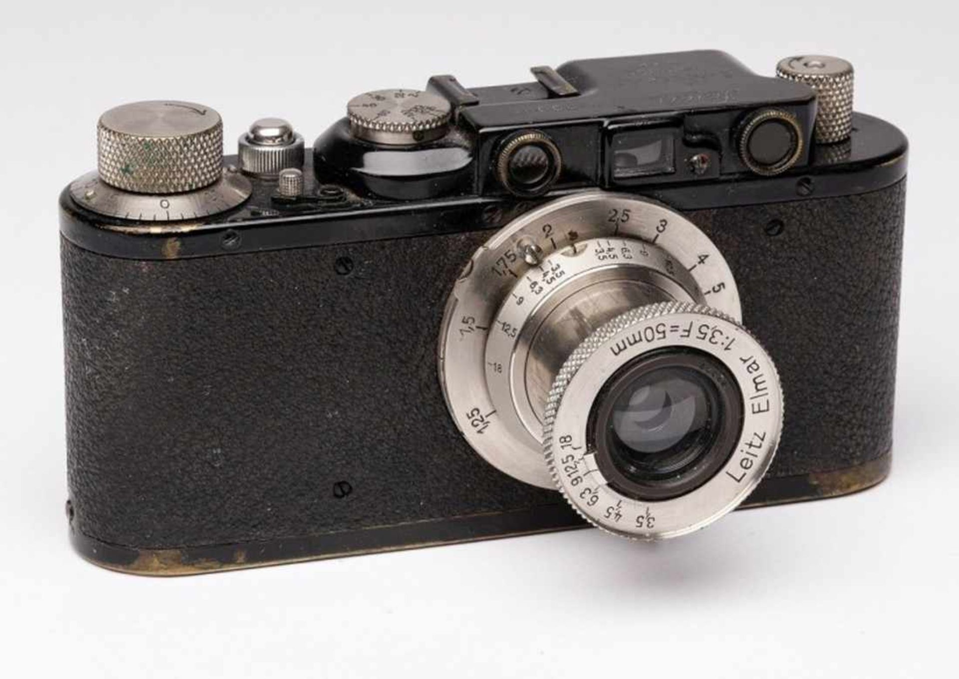 Kamera "Leica", Wetzlar um 1940.Seriennr.: "79008", bez. "Leica, Ernst Leitz Wetzlar, D.R.P.".