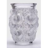 Kl. Vase "Bagatelle", Lalique 2. Hälfte 20. Jh.Farbloses Glas, mattiert. Leicht bauchige