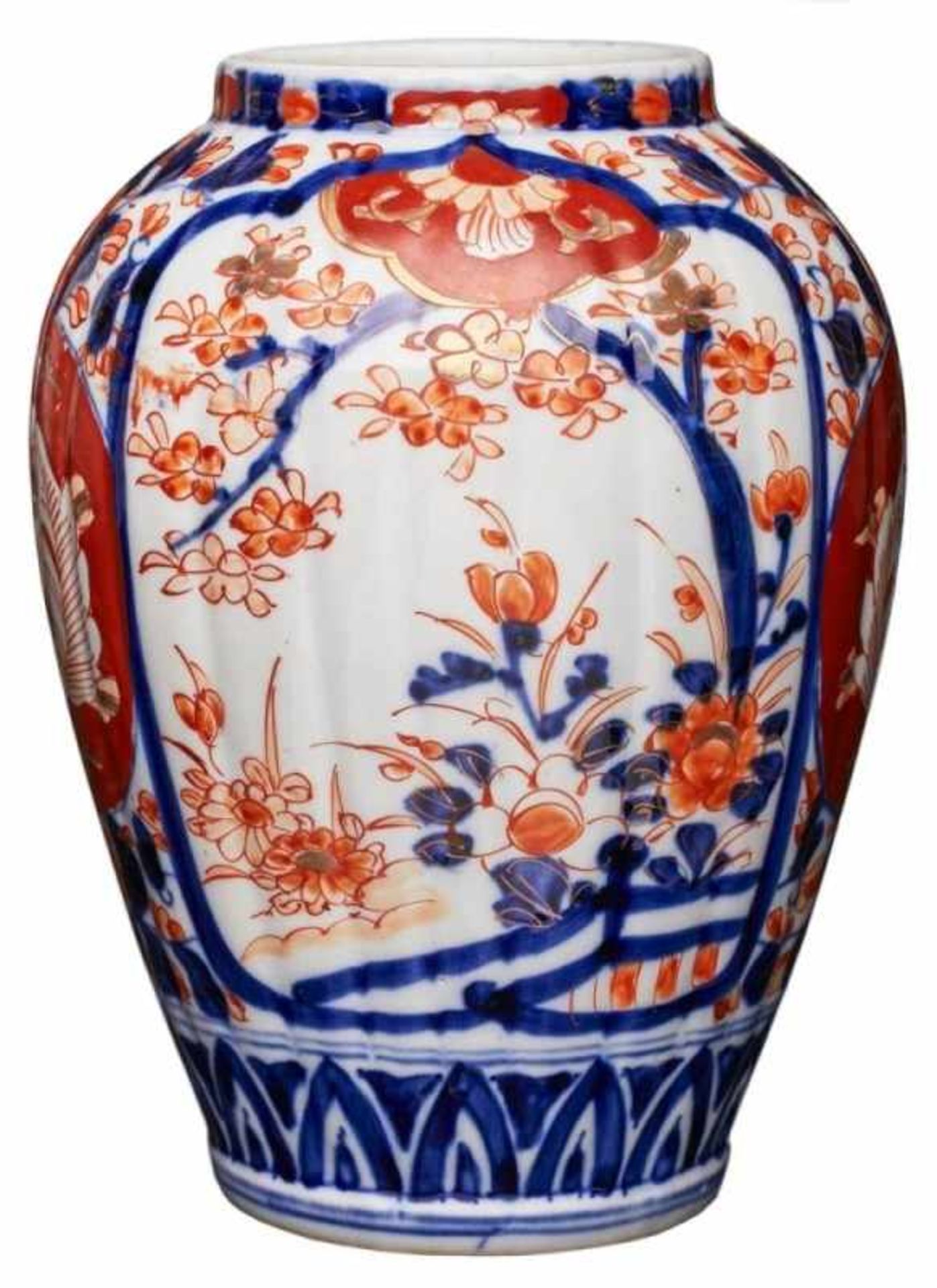 Vase, "Imari"-Dekor, Japan wohl Anf. 20. Jh.Porzellan m. farbiger Emaillemalerei u. Gold- Überdekor.