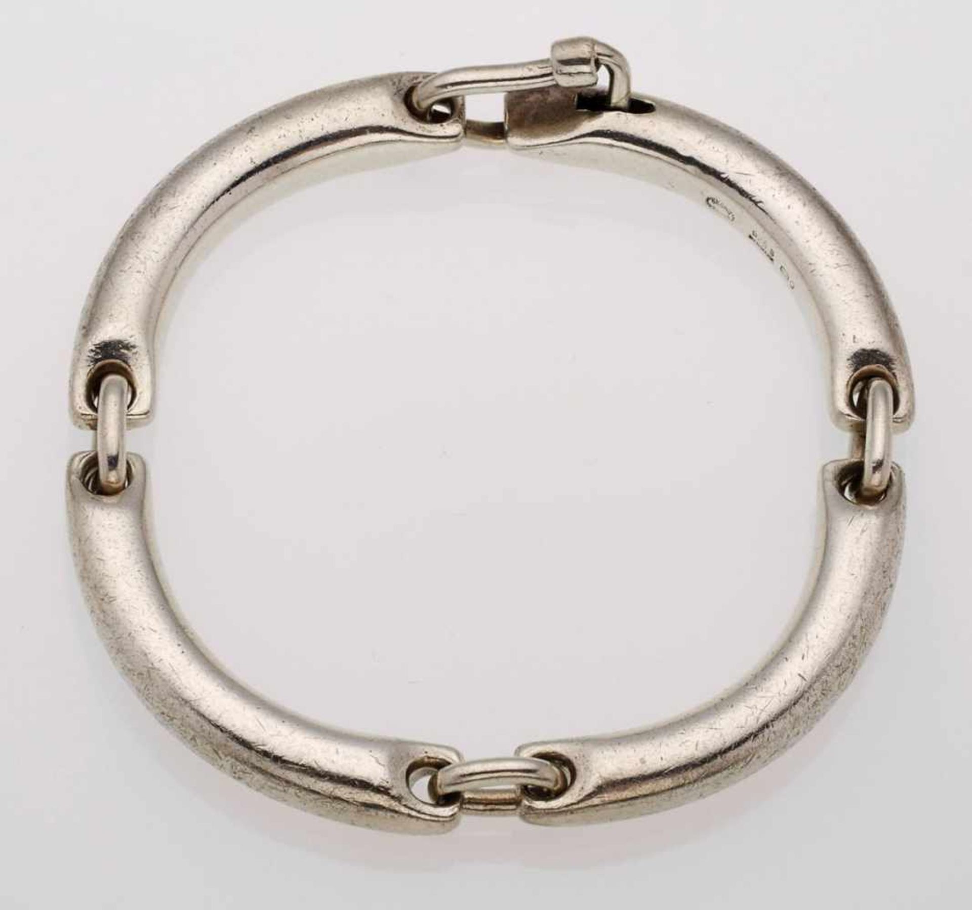 Gliederarmband, Entwurf wohl Astrid Fogfür Fa. Georg Jensen. 925er Silber, vier konvex gewölbte