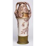 Gr. Vase mit Mohndekor, Jugendstil,Amphora um 1900. Heller Scherben, weiss glasiert u. farbig/