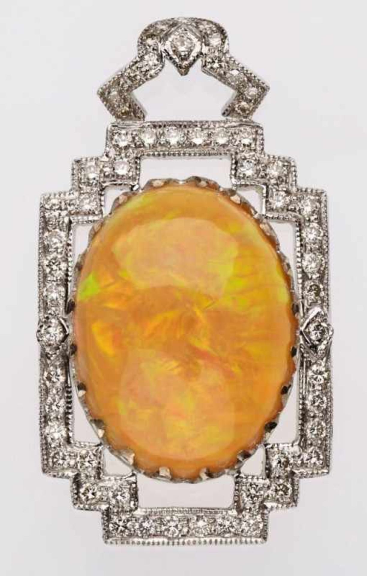 Opal-Anhänger im Art-Deco-Stil, Ende 20. Jh.18 kt WG, stilisierter brillantbesetzter Rahmen mit 56