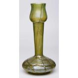 Gr. Vase mit Fadendekor,wohl Loetz Wwe. um 1900. Hellgrünes Glas m. gelber Pulveraufschmelzung u.