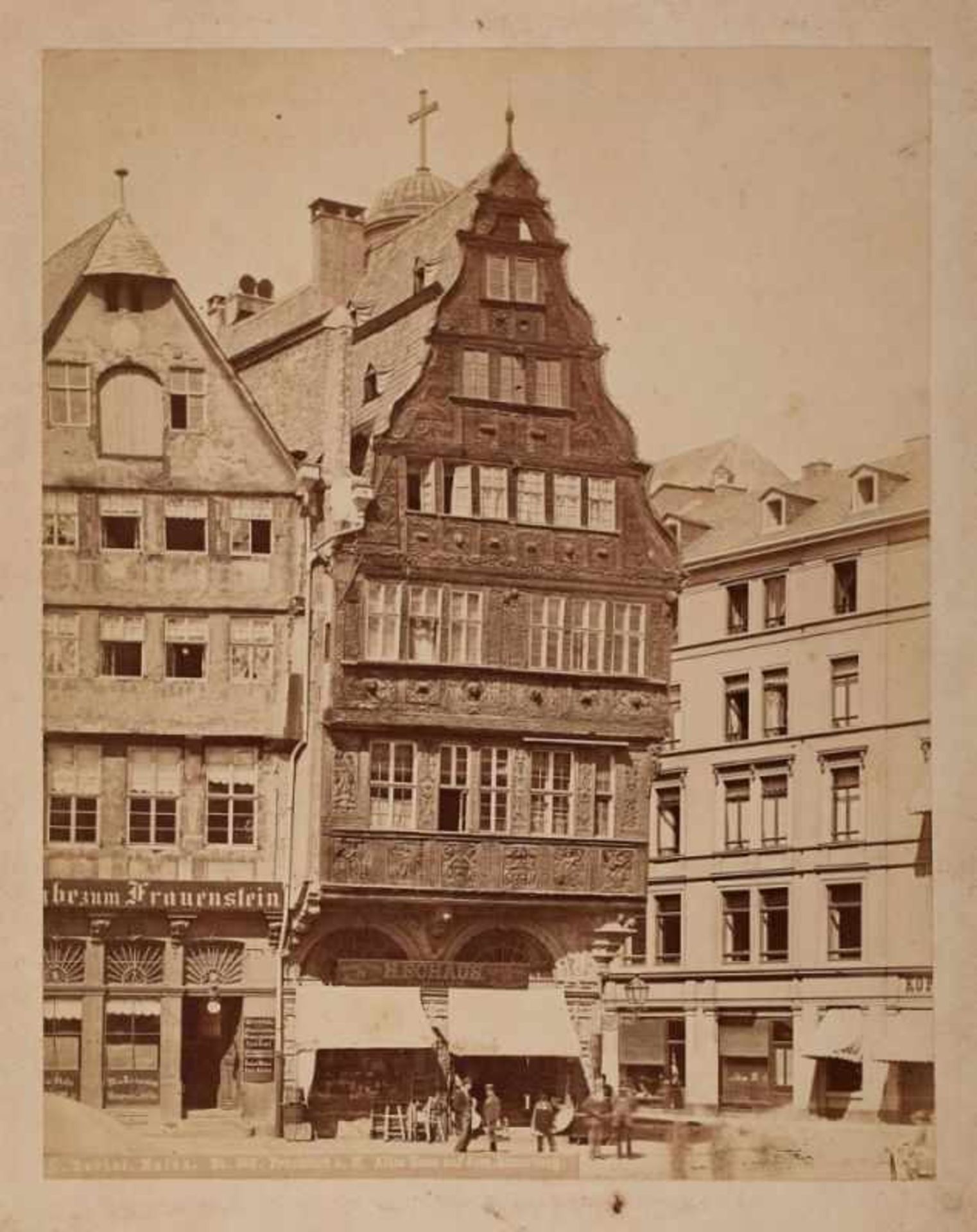 2 Fotografien AlbumenabzügeCarl Hertel 1832 -1906 und Anonym 19.Jh. "Altes Haus auf dem Römerberg u. - Image 2 of 3