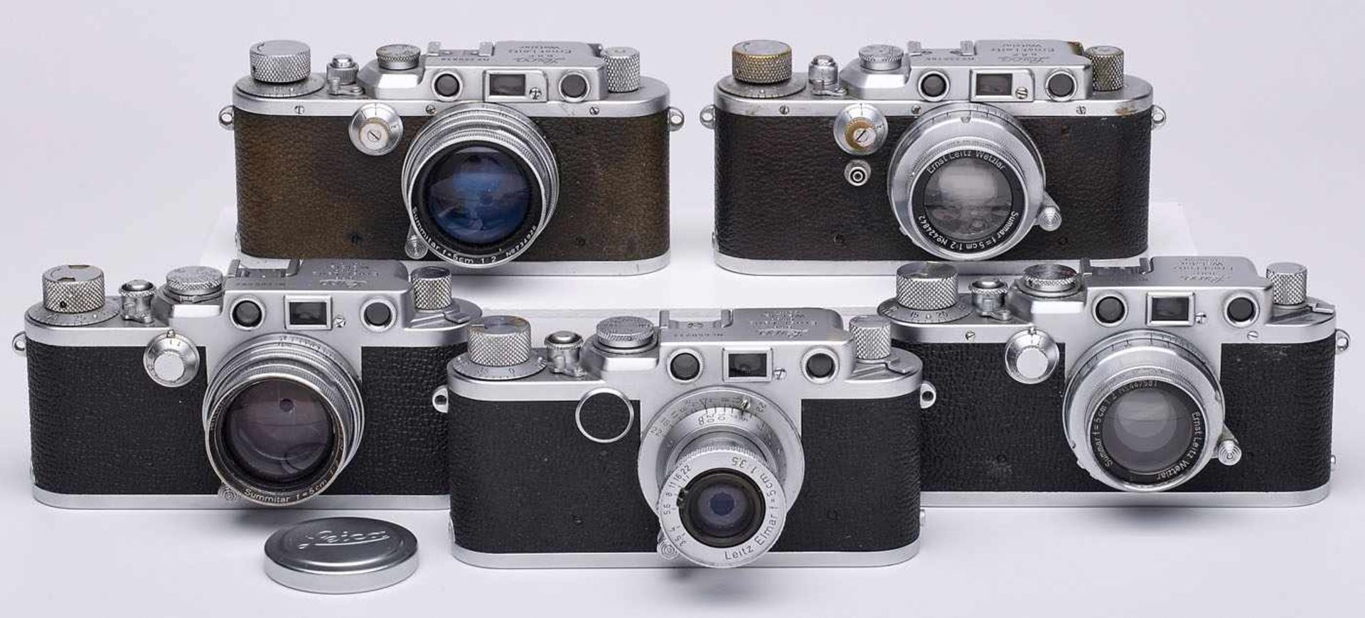 Konvolut von 5 versch. Kameras "Leica",Wetzlar um 1940. Seriennr.: "256166", "260838", "567974", "