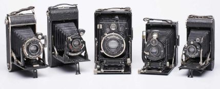 Konvolut von 5 versch. Laufboden-Kameras,Voigtländer um 1930. Best. aus: 2 x Plattenkameras