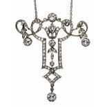 Jugendstil-Collier, Frankreich um 1900.Platin/GG/WG, reich ornamentaler Anhänger besetzt mit 5