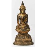 Buddha auf Lotosthron,wohl Thailand 18. Jh. Bronze m. Reste alter Vergoldung. Auf hohem Sockel