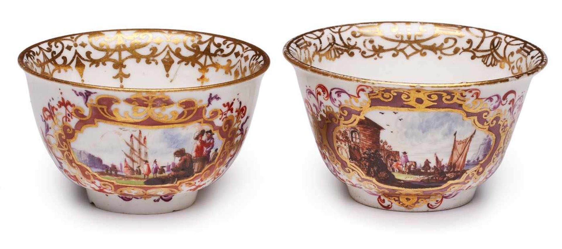 Paar Koppchen, Meissen um 1730.Glockenförm., oben weit ausschwingende Form m. gewölbter Lippe.