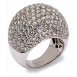 Brillant-Cocktail-Ring.18 kt WG, breiter Ringkopf besetzt mit Brillanten von 10,40 ct, im oberen