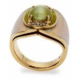 Katzenaugen-Chrysoberyll-Ring, Entw.: Jens Uwe Zimmermann für Otto Klein, Hanau.18 kt GG, besetzt