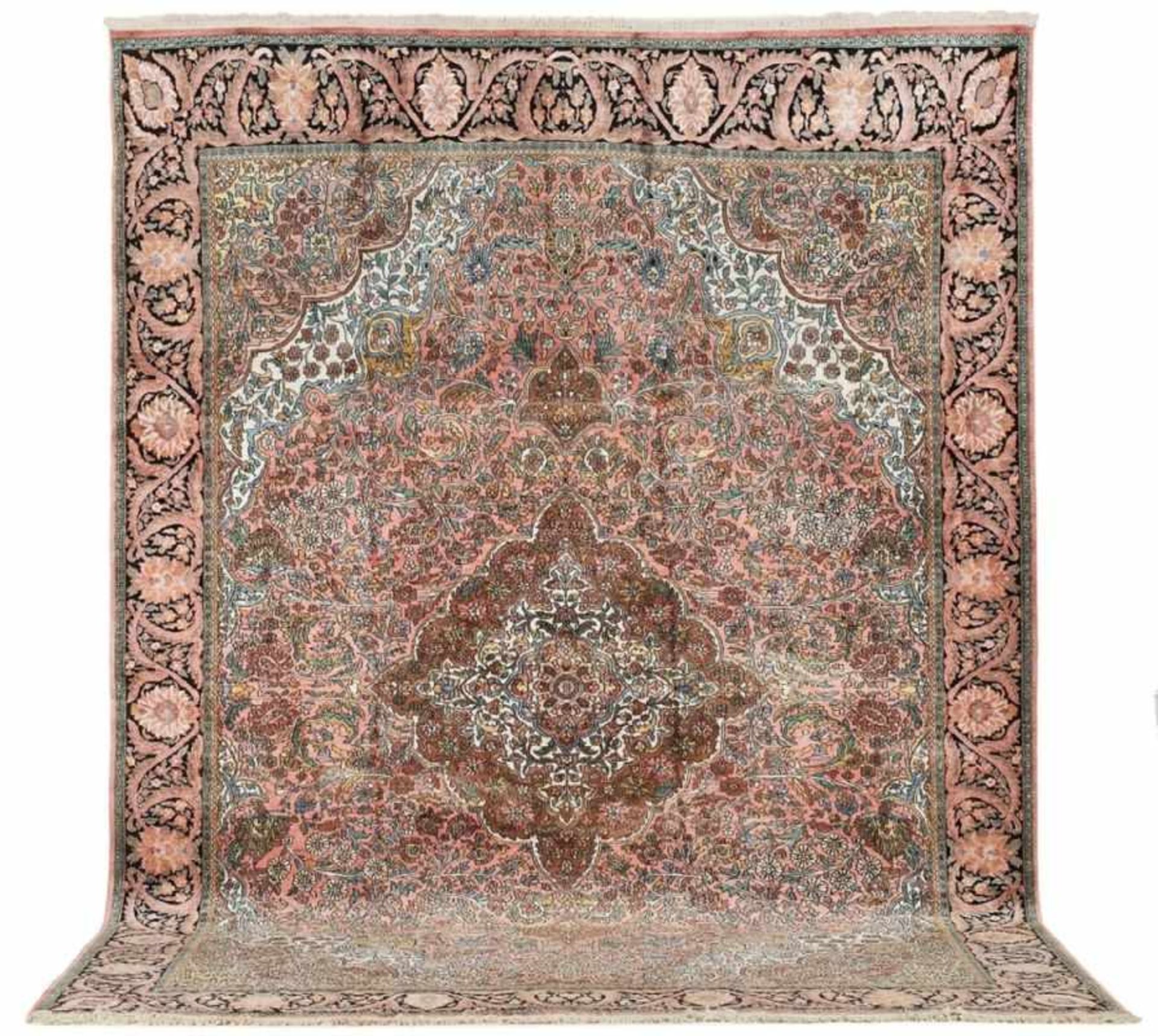 Saruk-Teppich, 2. Hälfte 20. Jh.Wolle auf Baumwolle. Roséfarbener Fond, 3- fach unterteiltes