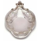 Schale mit Seerosendekor, Jugendstil,Wilkens um 1900. 800er Silber. Flache, leicht ovale Schale m.
