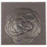 Dieter RothHannover 1930 - 1998 BaselSchwarze Rose (Haufen). Acryl auf Tannenholz. 1969. 15,5 x 16 x