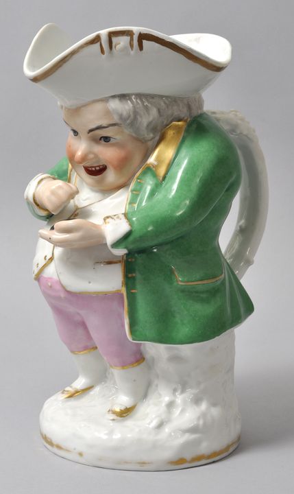 Figurenkrug snuff taker, sog. Toby jug, England, 1. H. 19. Jh.Porzellan, polychrom staffiert und