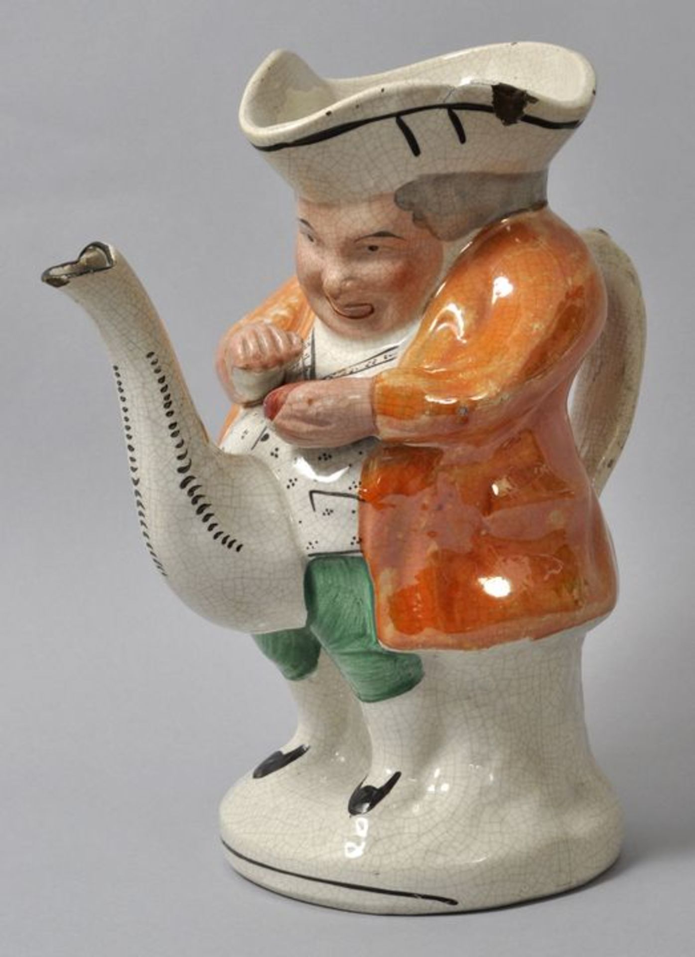 Figurenteekanne/ Toby tea pot, 2. H. 19. Jh.Steingut, polychrome Bemalung, teils Lüsterbemalung.