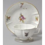 Tasse mit Untertasse, Meissen, um 1740Gotzkowsky-Reliefzierrat, kleine Holzschnit-Blumenbuketts,