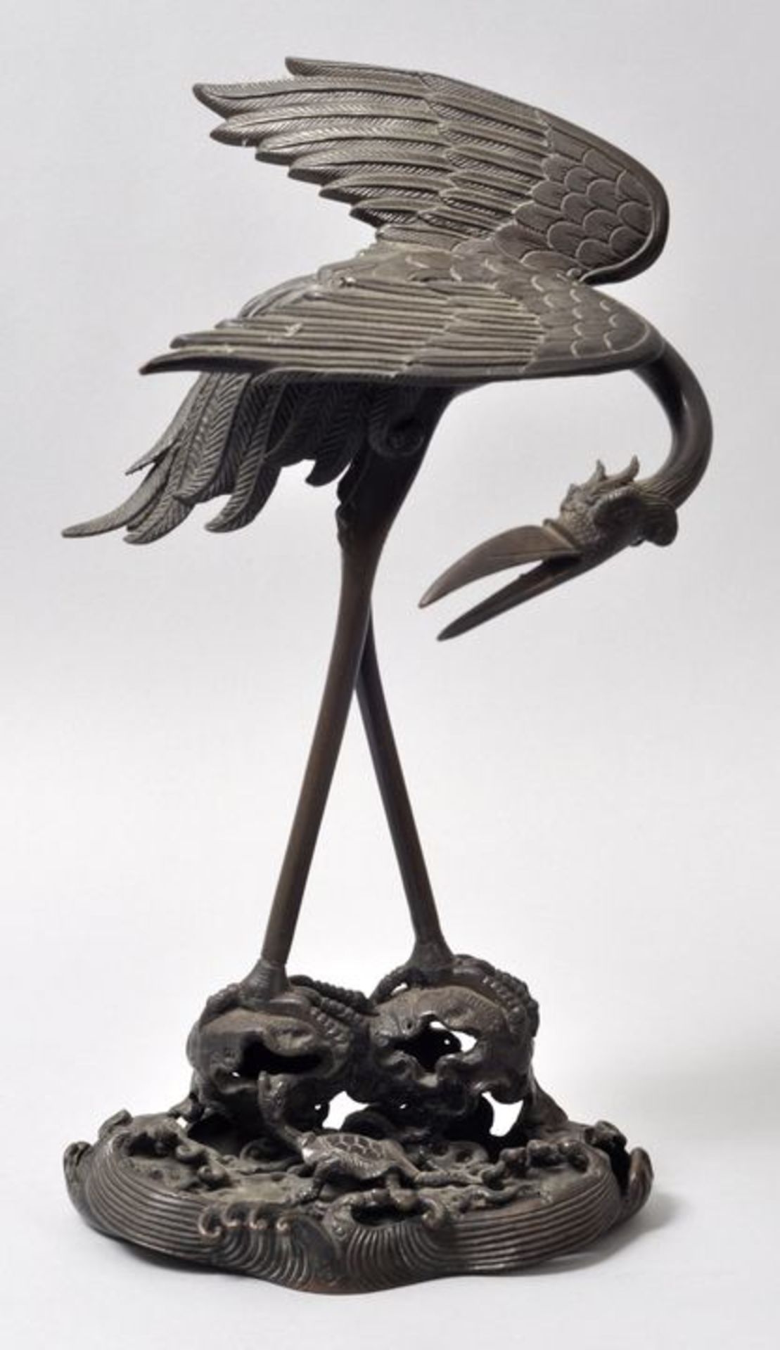Dekorative Vogelfigur Kranich, Japan (?), 20. Jh.Bronze, dunkel patiniert, hohl gegossener