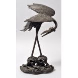 Dekorative Vogelfigur Kranich, Japan (?), 20. Jh.Bronze, dunkel patiniert, hohl gegossener