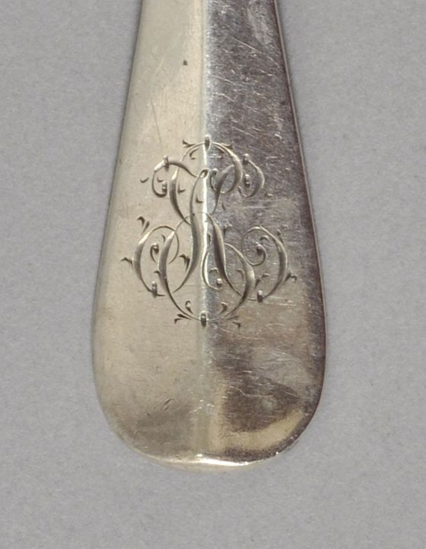 Sechs Kaffeelöffel, Dtl., Ende 19. Jh.Silber 800, gerundete Stielform, graviertes Monogramm "EK", - Image 2 of 3