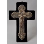 Kruzifix, wohl Frankreich, 19. Jh.Kupferblech, versilbert, Versilberung weitgehend berieben. Auf