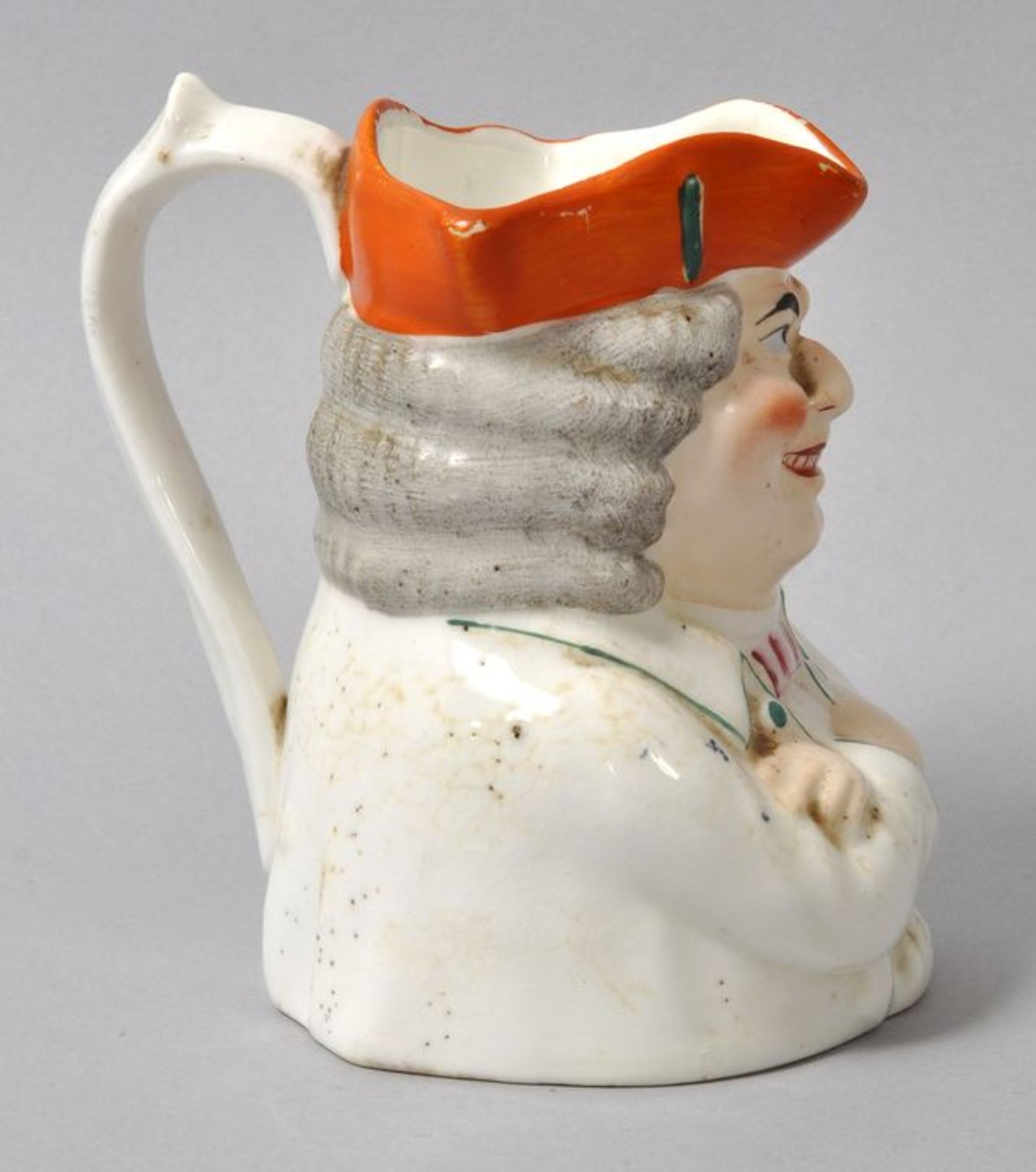 Kleiner Figurenkrug/ character jug, England (?), 19. Jh.Porzellan, polychrom bemalt, Halbfigur eines - Image 2 of 2