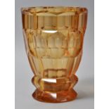 Vase, Karlsbad, L. Moser & Söhne oder Haida/ Steinschönau, um 1930Goldtopasfarbenes Glas. Facettiert