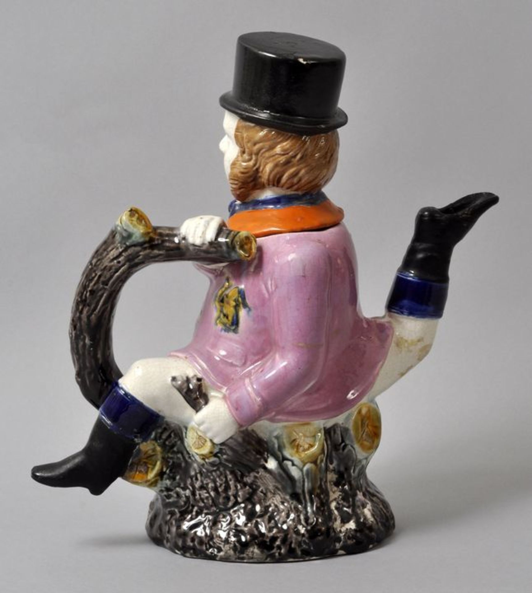 Figurenkanne/ Teekanne/ teapot Manxman, England, 19. Jh.Keramik/ Steingut, polychrom bemalt/ - Image 2 of 2