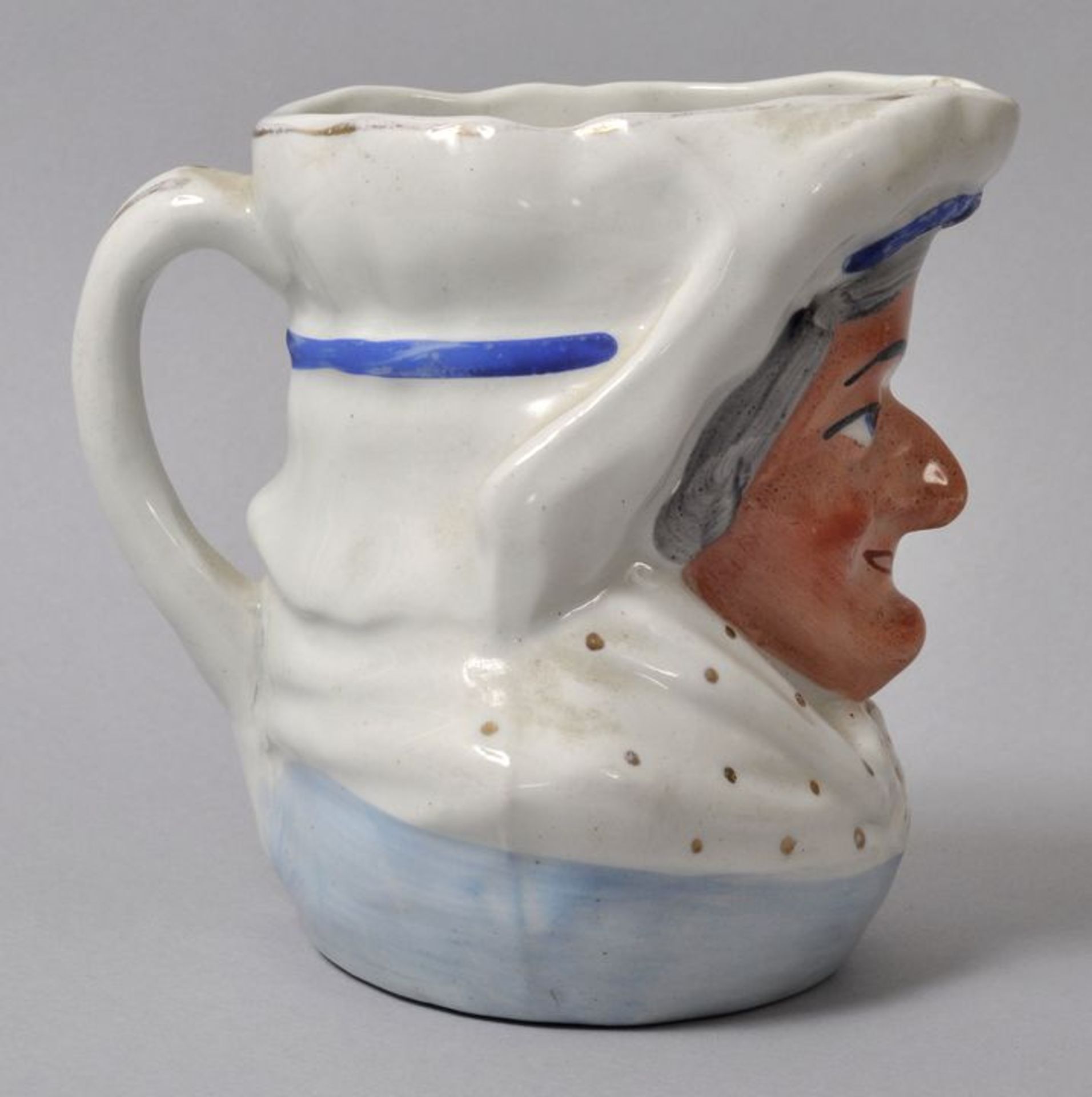 Figurenkrug/ character jug Judy, Staffordshire, 19. Jh.Porzellan, poylchrom bemalt, handgemalte - Bild 2 aus 2