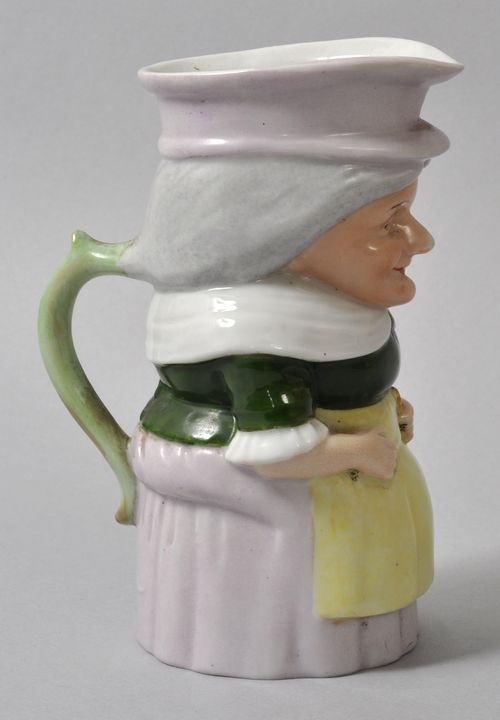 Kleiner Figurenkrug/ Toby jug, Sitzendorf/ Thüringen, E. 19./ Anf. 20. Jh.Porzellan, polychrom - Bild 2 aus 2