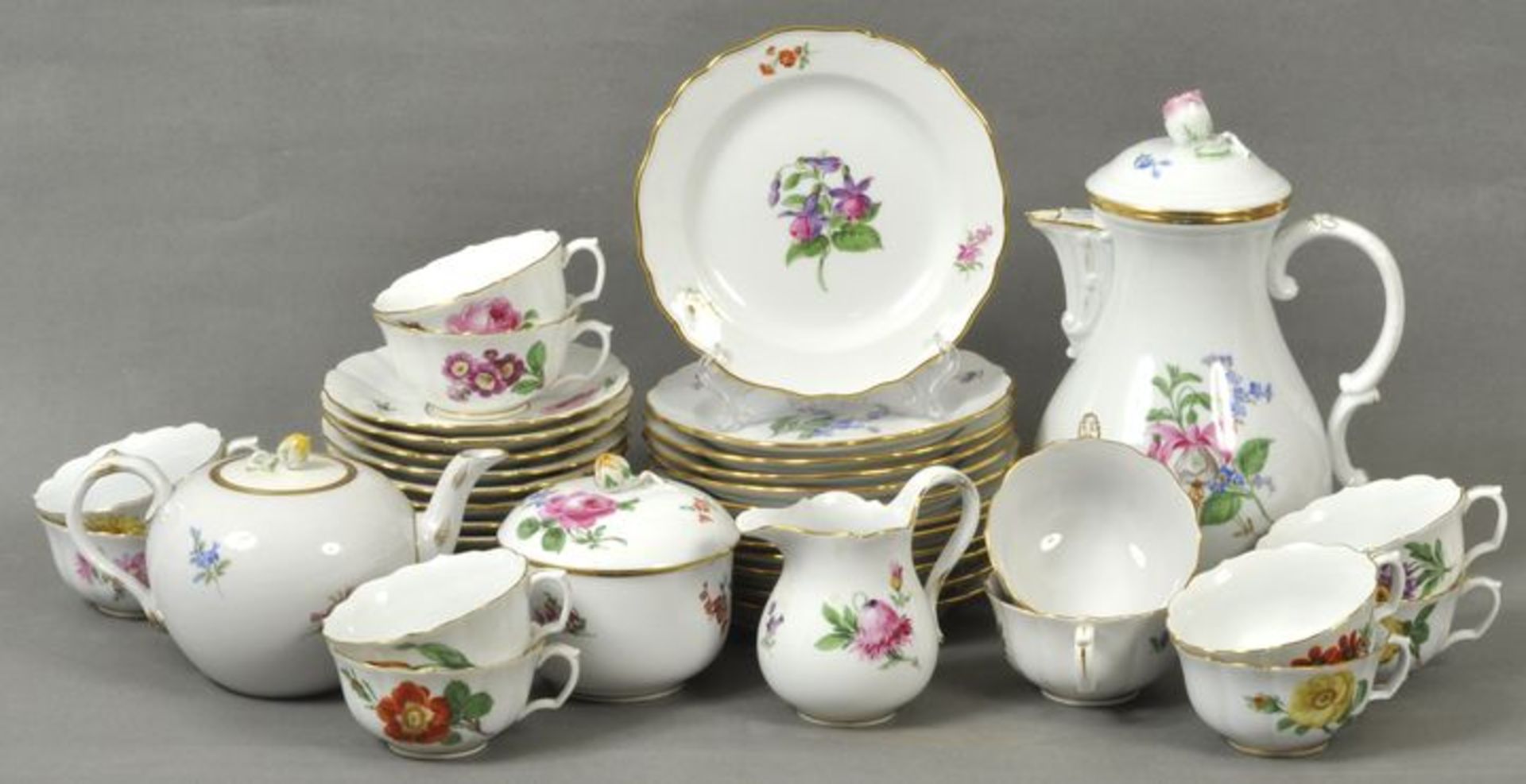 Tee- und Kaffeeservice, Meissen, 1924-1945.40-teilig, für 12 Personen. Neuer Ausschnitt, Dekor Bunte