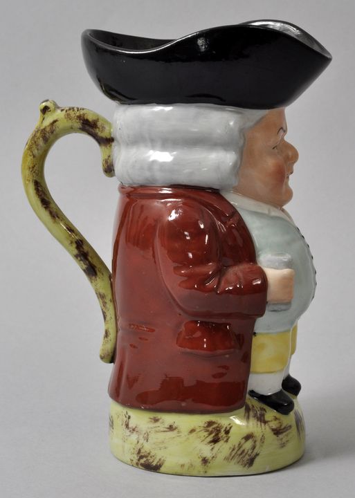 Figurenkrug, Toby jug, Sitzendorf/ Thüringen, E. 19./ Anf. 20. Jh.Porzellan, polychrom bemalt, ein - Image 2 of 2