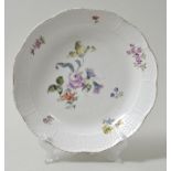 Speiseteller, Meissen, 2. H. 18. oder 1. H. 19. Jh.Ozier-Reliefzierrat, bunte Blumenmalerei,