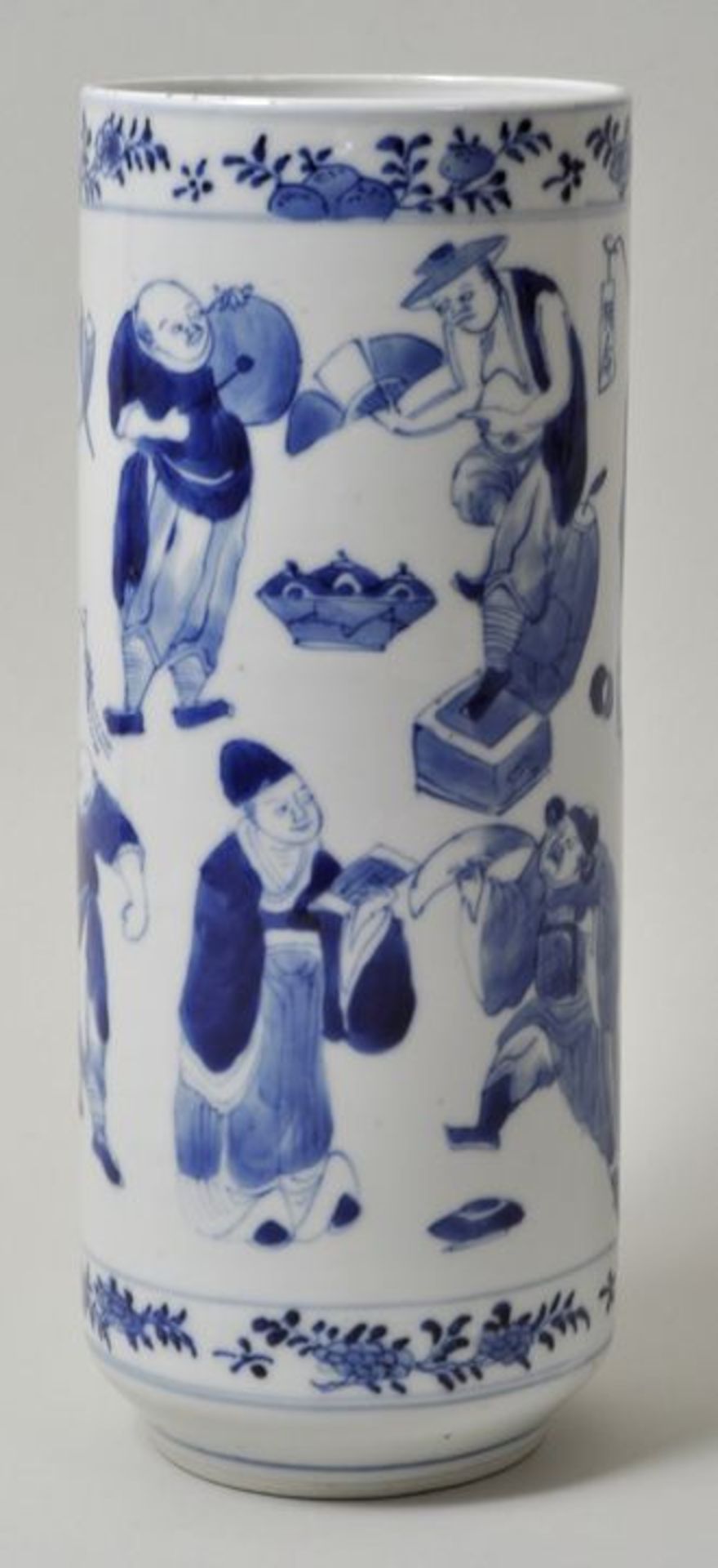 Vase, China, Guangxu (ca. 1875-1908).Porzellan, in Blaumalerei dekoriert mit zwei Reihen von - Image 2 of 3