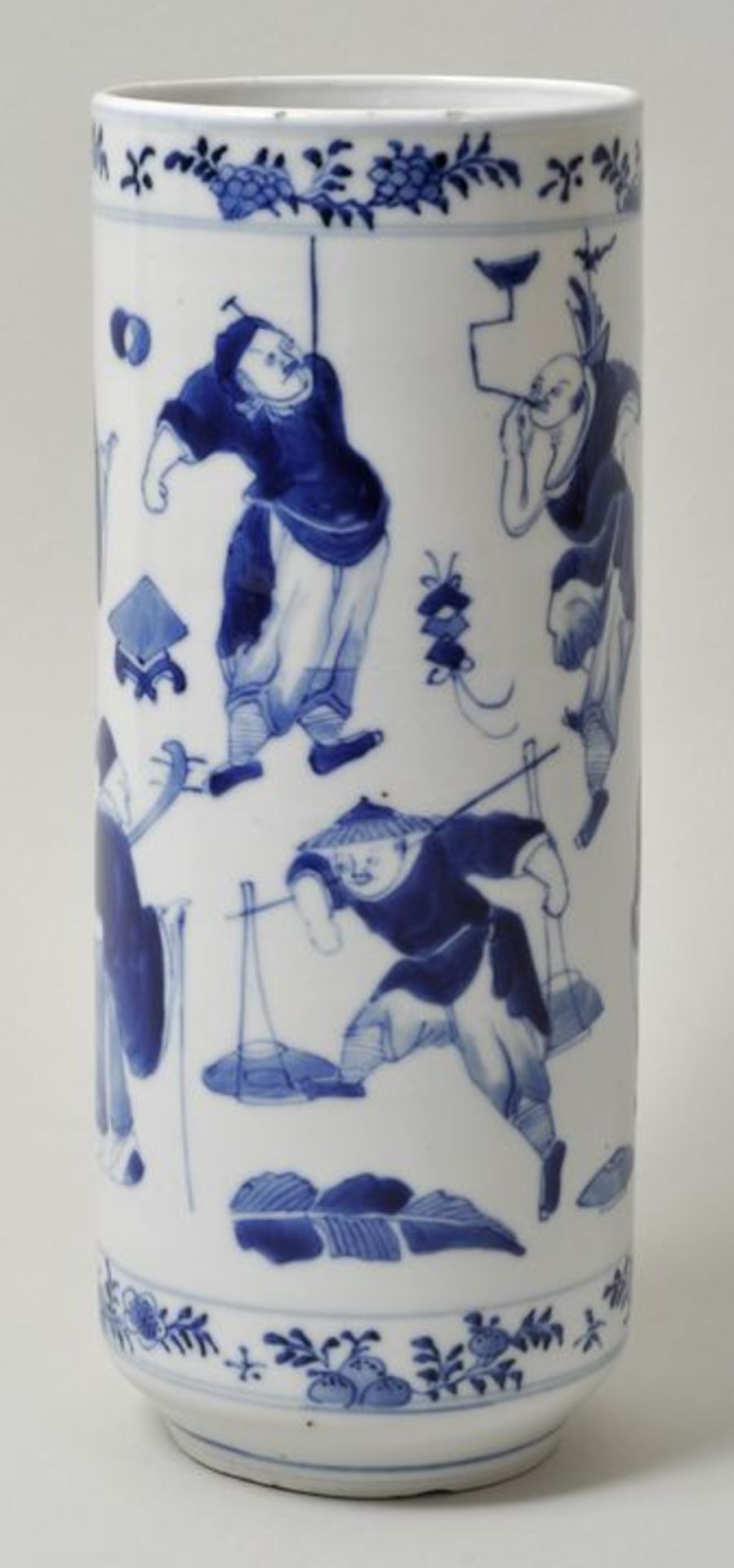 Vase, China, Guangxu (ca. 1875-1908).Porzellan, in Blaumalerei dekoriert mit zwei Reihen von