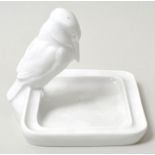 Jugendstilfigur Eisvogel auf Schale, Meissen, 1924-33Modell Paul Walther 1905. Porzellan, weiß.